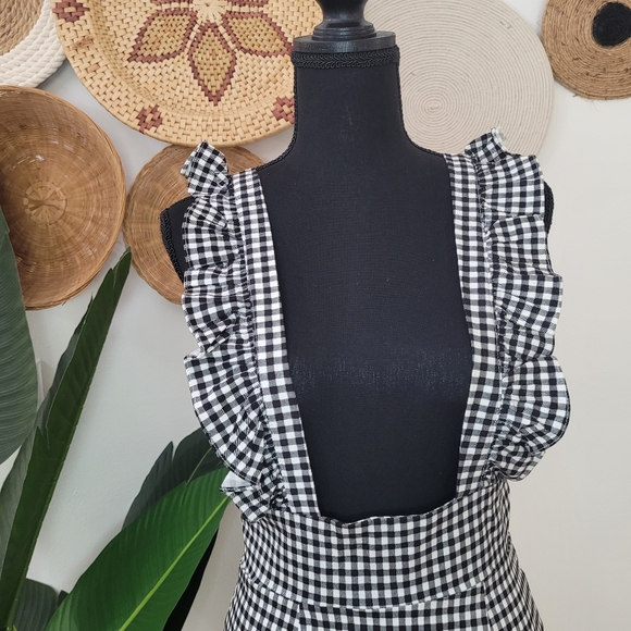 Overall Ruffle skirt- Medium - Picture 5 of 8